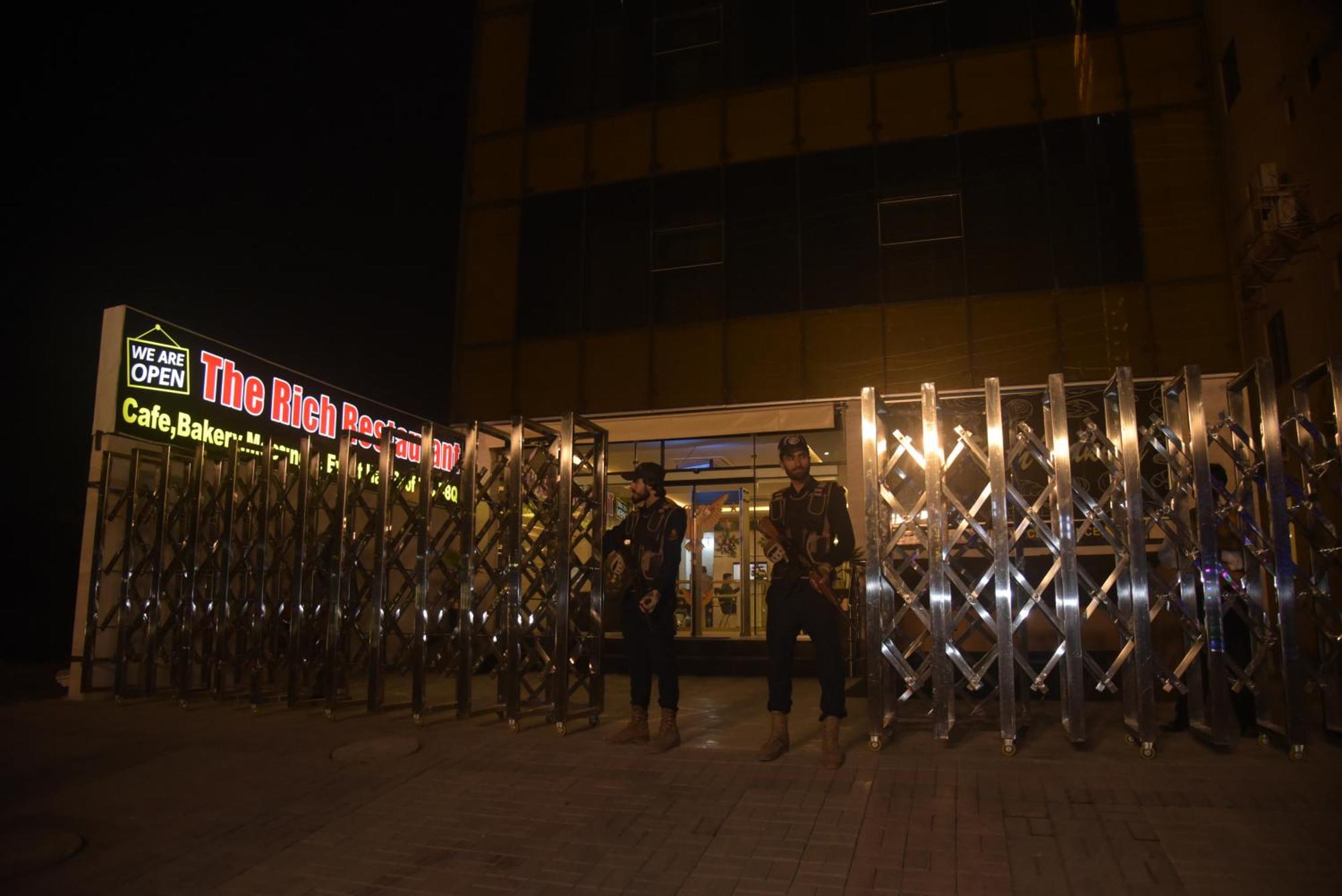 The Rich Hotel & Apartments Lahore Exterior foto