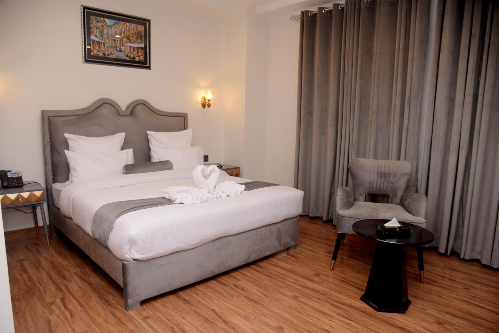 The Rich Hotel & Apartments Lahore Exterior foto